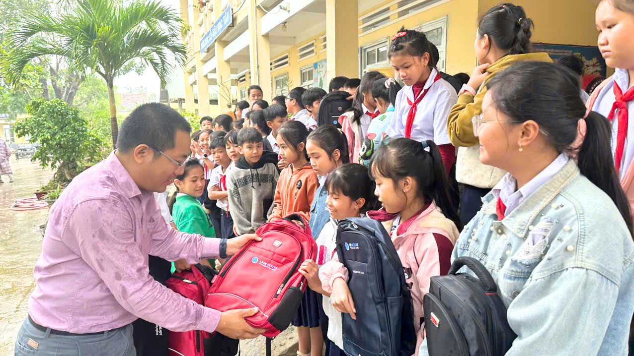 Axon Active representatives deliver flood relief gift packages to students