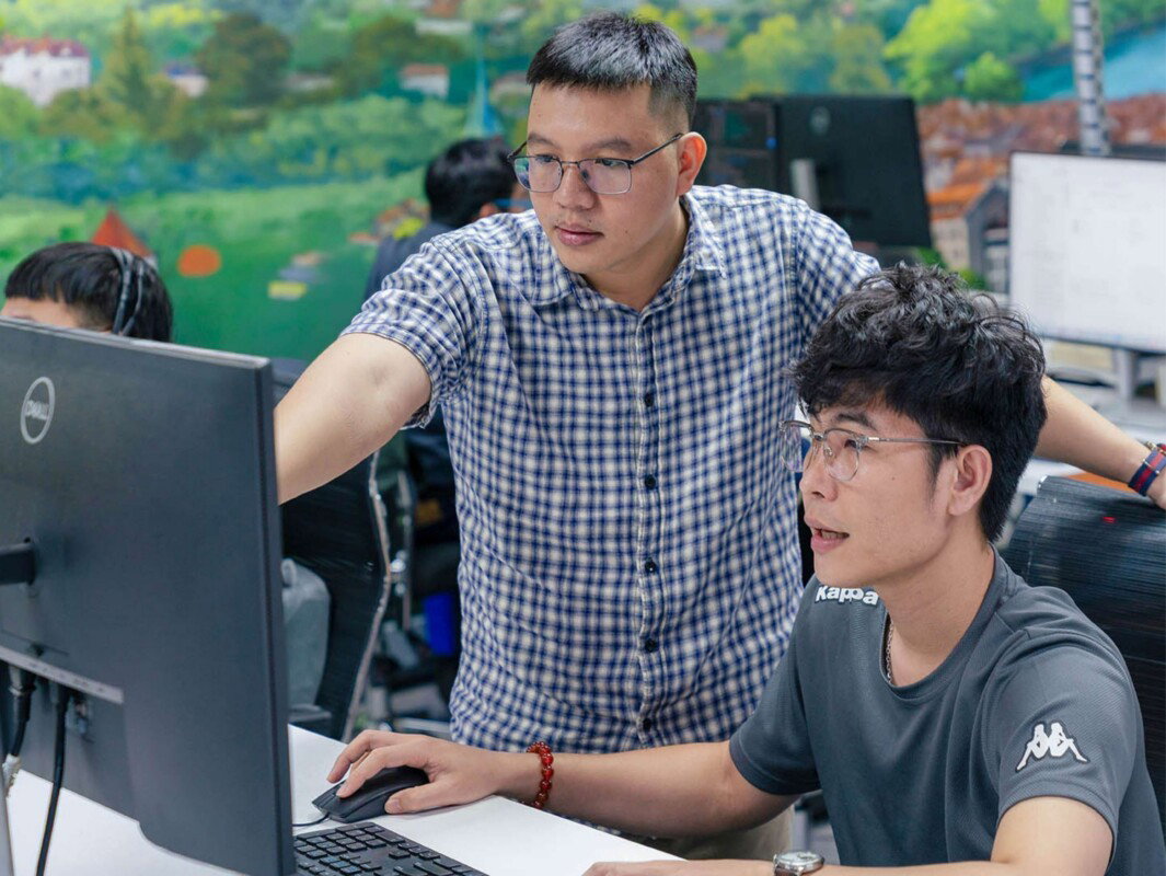 Axon Ivy full-stack engineering team using API, JSF, and PrimeFaces for collaborative frontend and backend development