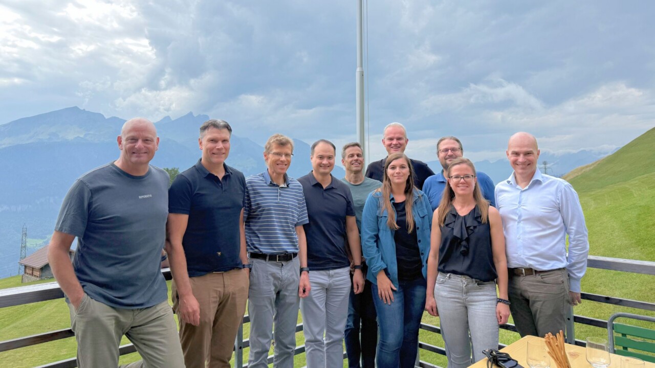 Onsite team backed by 650+ engineers